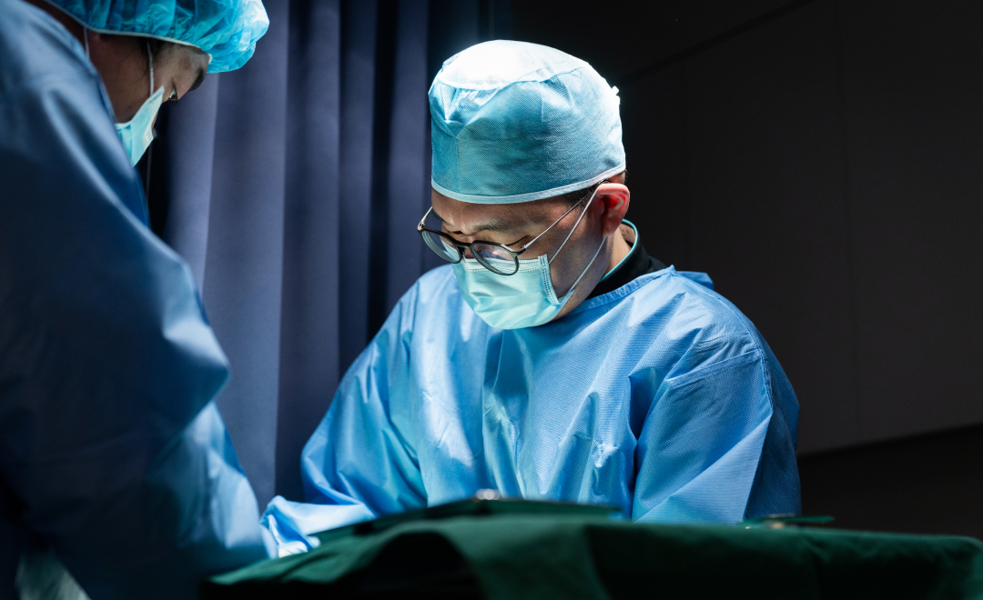 포경수술하는 파스텔비뇨기과 원장님