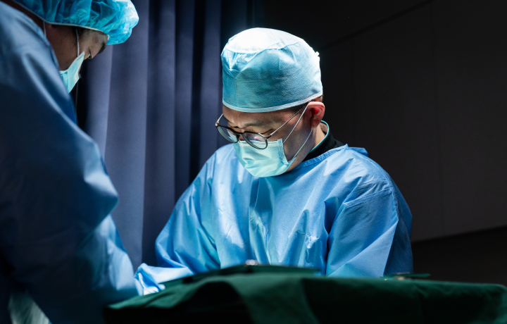 포경수술하는 파스텔비뇨기과 원장님